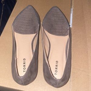 Pointed Toe Flats/Loafers